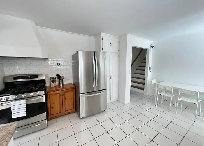 Letitia Heights !E Spacious And Quiet Private Bedroom With Private Bathroom
